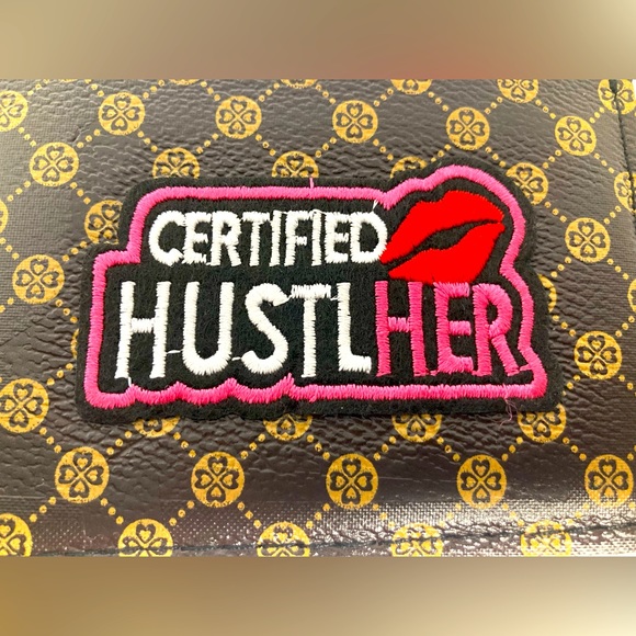 Stylish Multi-Layer Card/ID Holder - Picture 7 of 8